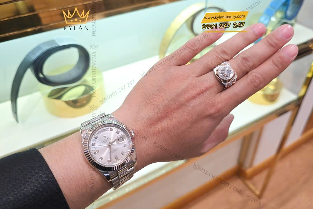 Kỳ Lân Luxury Nhan Rolex demi vang hong nguyen khoi Au750 dinh vien chu 9ly 3 Nhẫn Rolex demi vàng nguyên khối Au750 đính viên chủ 11ly