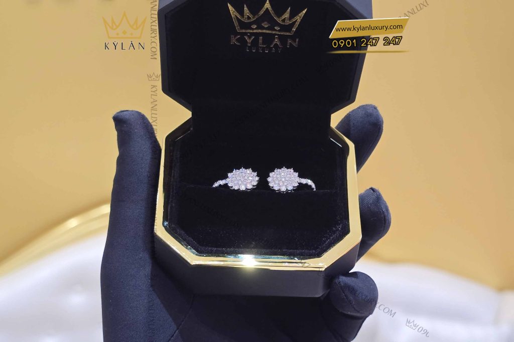 Kỳ Lân Luxury bong tai hoa vang trang nguyen khoi au750 dinh kim cuong 4 Bông tai hoa vàng trắng nguyên khối Au750 đính kim cương