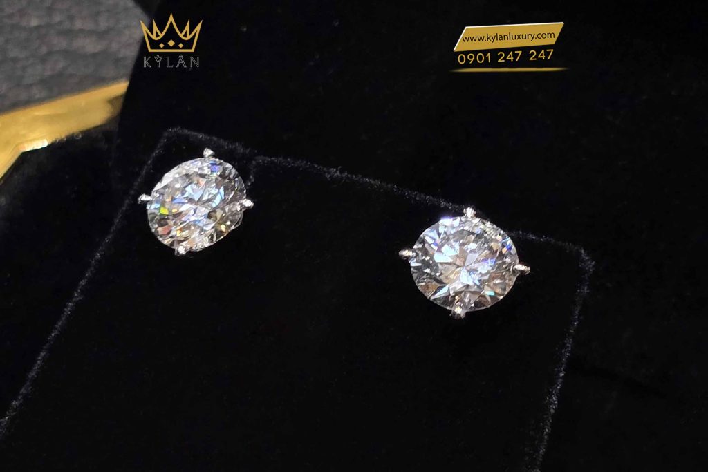 Kỳ Lân Luxury bong tai vang trang au750 dinh vien chu 7ly2 8 Bông tai vàng trắng nguyên khối Au750 đính viên chủ 7ly2