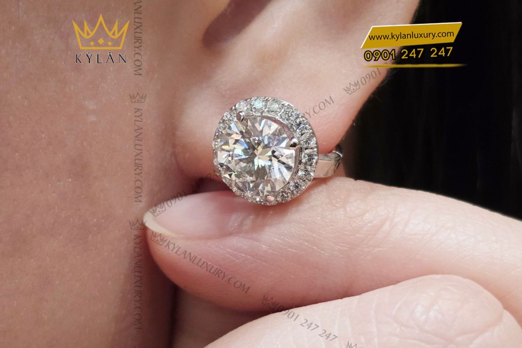 Kỳ Lân Luxury cap bong tai 8ly1 kim cuong lab bieu tuong dang cap ve dep hien dai tu ky lan 8 Cặp bông tai kim cương vàng trắng Au750 8ly1