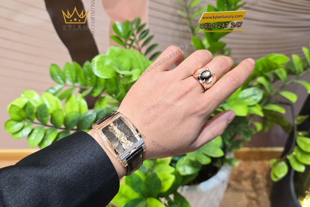Kỳ Lân Luxury dong ho corum golden bridge 113 770 55 vang hong lo co 2 2 Đồng hồ Corum Golden Bridge 113.770.55/0001 GNO1 mặt số đen lộ cơ