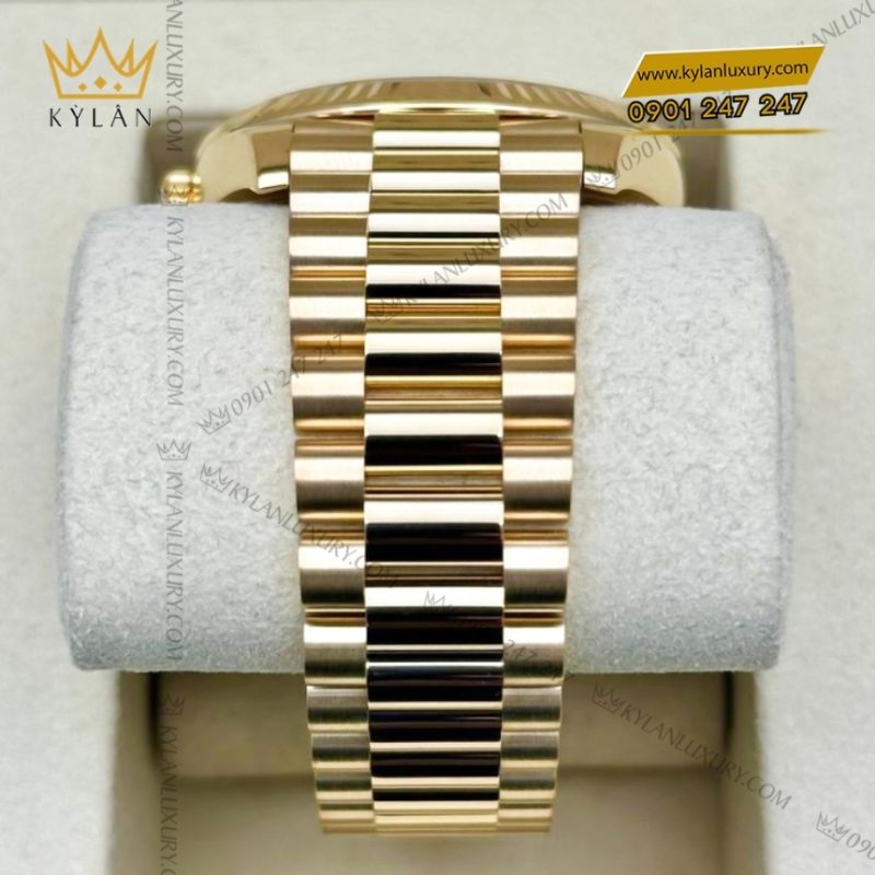 Đồng hồ Rolex Day Date 40 mặt trắng cọc La Mã 228238-0042