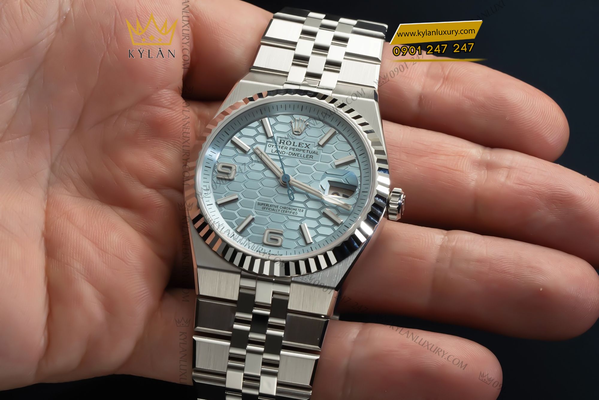 Kỳ Lân Luxury dong ho rolex land dweller 40 m127336 bach kim mat Đồng hồ Rolex Land-Dweller 40 M127336-0001 Bạch kim mặt xanh băng giá họa tiết tổ ong