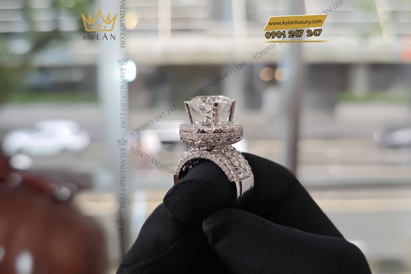 Nhẫn nữ vàng trắng nguyên khối Au750 đính viên chủ 12ly