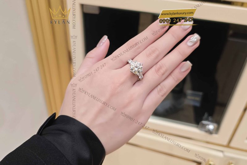 Nhẫn nữ vàng trắng nguyên khối Au750 đính viên chủ 11ly