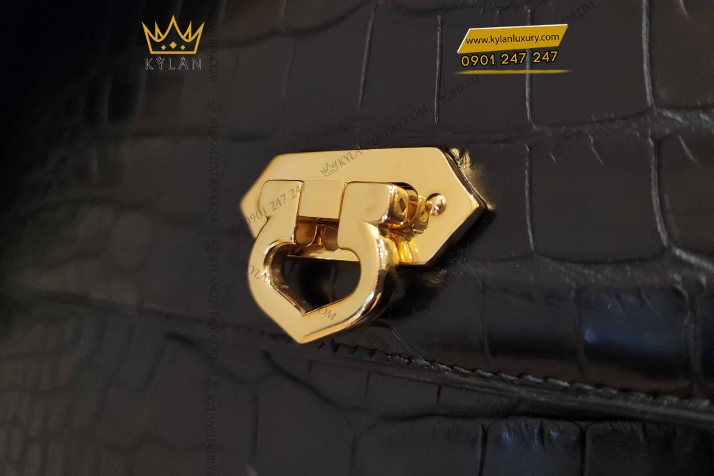Kỳ Lân Luxury tui xach nu da ca alligator dinh logo vang au750 2 Túi xách nữ da cá Alligator đính logo vàng Au750