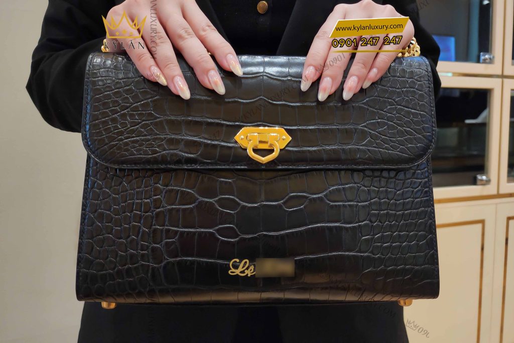 Kỳ Lân Luxury tui xach nu da ca alligator dinh logo vang au750 3 Túi xách nữ da cá Alligator đính logo vàng Au750