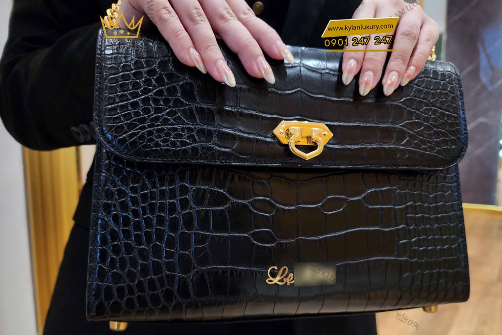 Kỳ Lân Luxury tui xach nu da ca alligator dinh logo vang au750 5 Túi xách nữ da cá Alligator đính logo vàng Au750