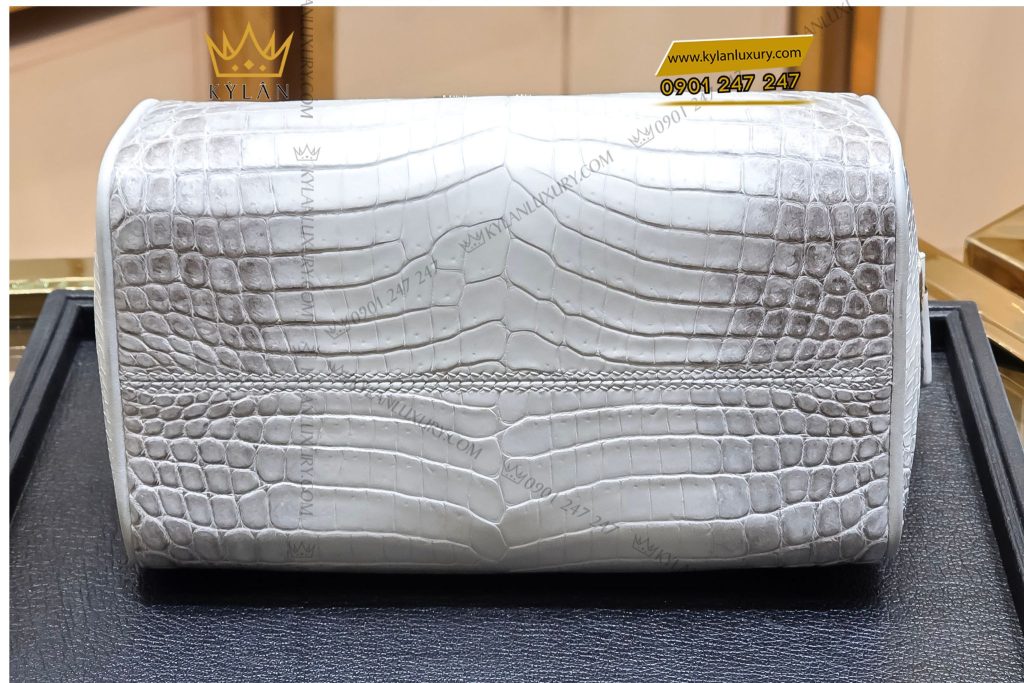 Kỳ Lân Luxury tui xach nu full da ca alligator dinh logo chu bella vang nguyen khoi au750 2  Túi xách nữ full da cá Alligator đính logo chữ Bella vàng nguyên khối Au750