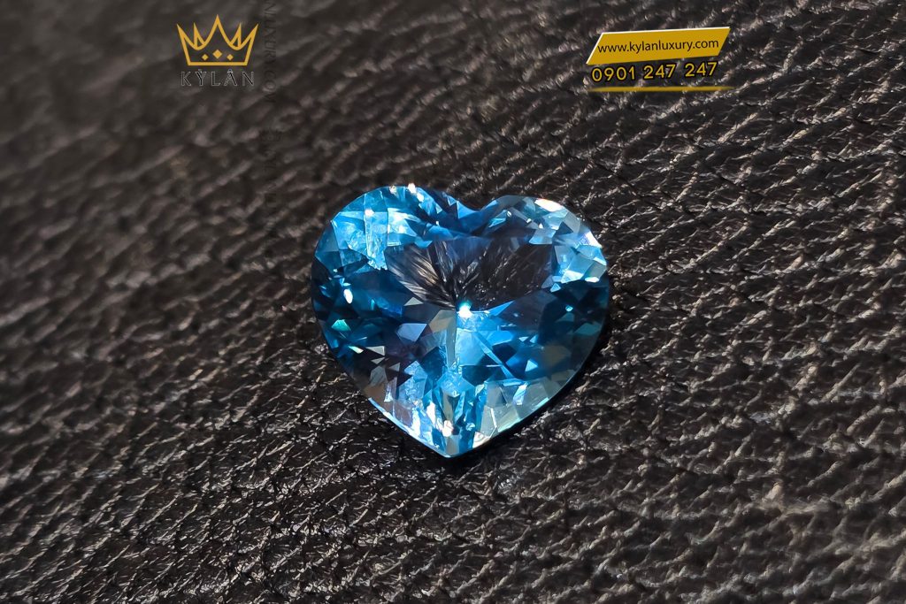 Đá Topaz xanh biển hình trái tim