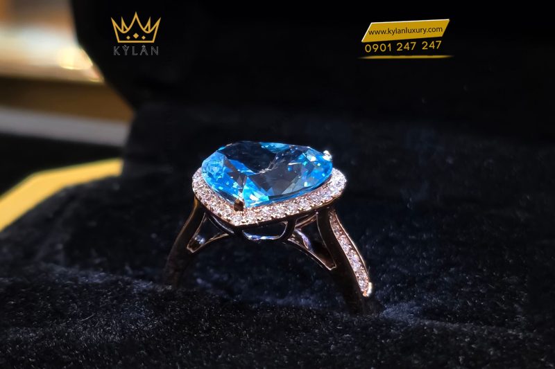 Nhẫn vàng nguyên khối Au750 đính đá Topaz hình trái tim