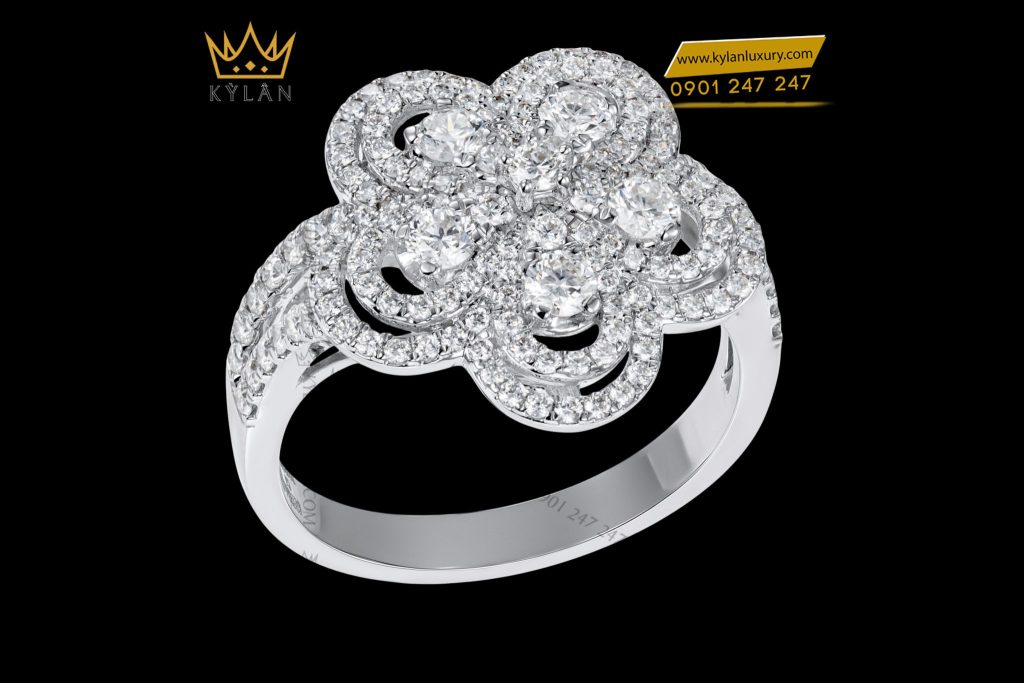 Nhẫn The Diamond Clover vàng trắng nguyên khối Au750 đính kim cương
