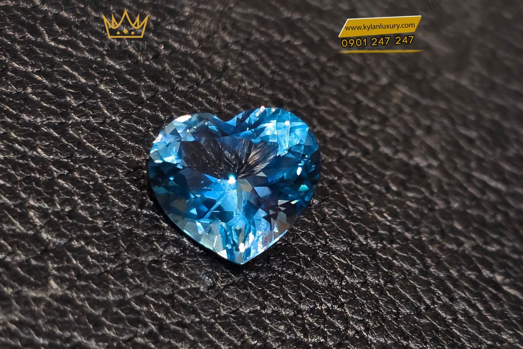 Đá Topaz xanh biển hình trái tim