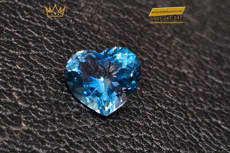 Đá Topaz xanh biển hình trái tim