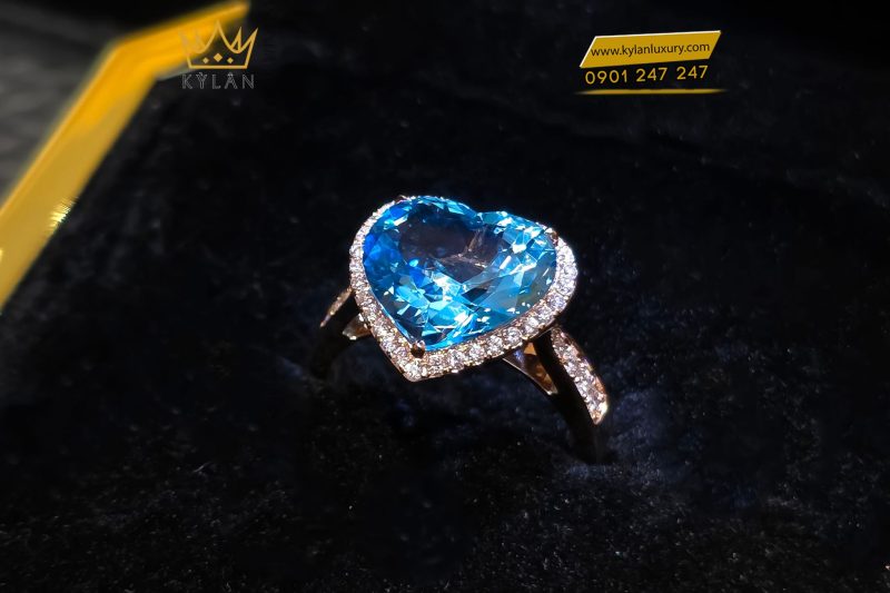Nhẫn vàng nguyên khối Au750 đính đá Topaz hình trái tim