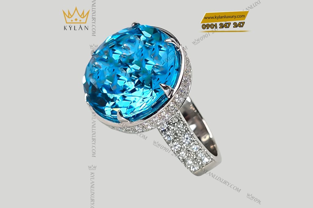 Kỳ Lân Luxury 3 49 Nhẫn vàng trắng nguyên khối Au750 đính viên chủ đá quý Topaz