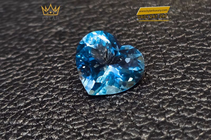 Đá Topaz xanh biển hình trái tim