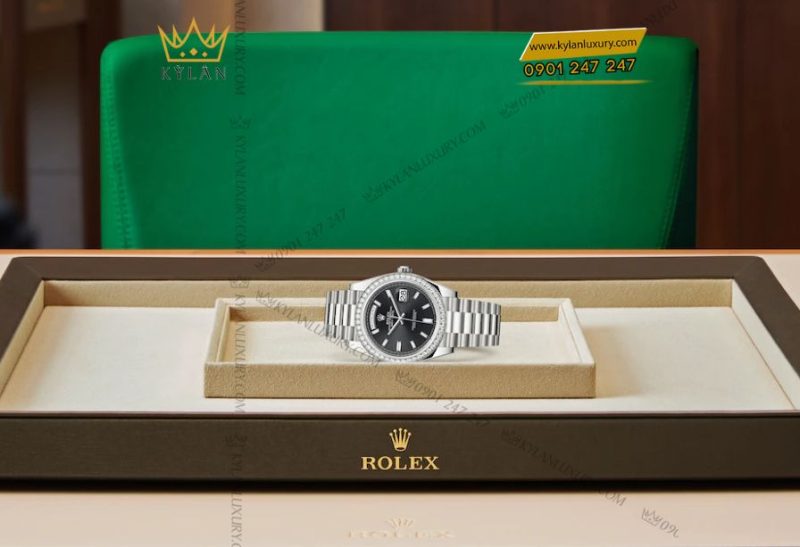 Rolex Day-Date 40 228349RBR trang bị máy cơ Calibre 3255, chính xác và dự trữ năng lượng 70 giờ.
