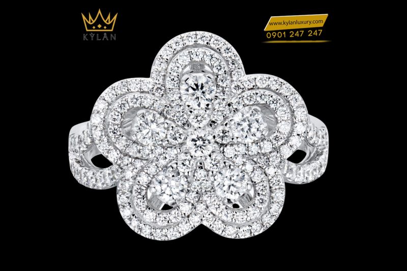 Nhẫn The Diamond Clover vàng trắng nguyên khối Au750 đính kim cương