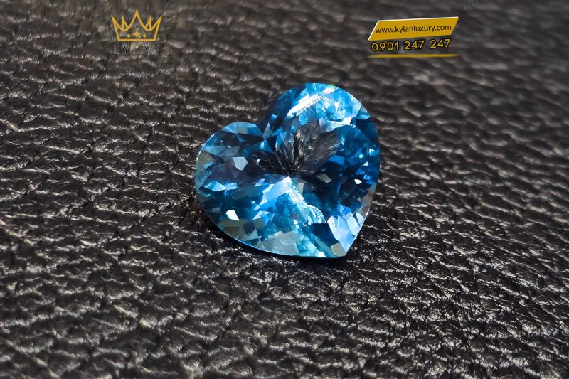 Đá Topaz xanh biển hình trái tim