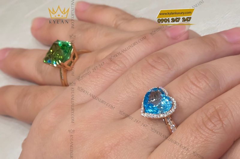 Nhẫn vàng nguyên khối Au750 đính đá Topaz hình trái tim