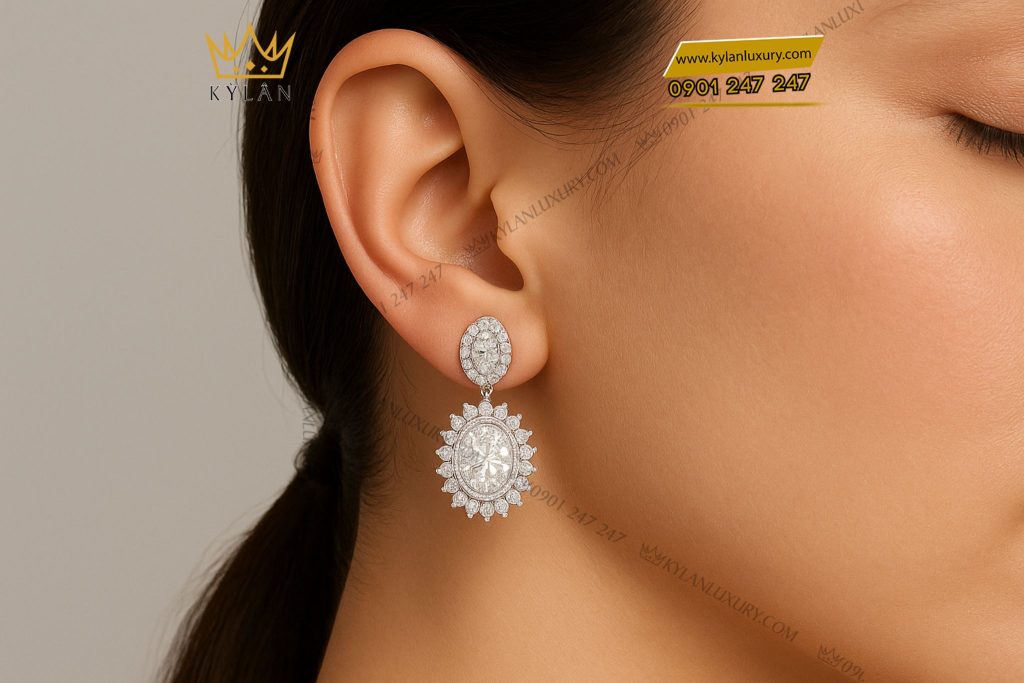 Bông tai The Queen vàng trắng nguyên khối Au750 đính kim cương