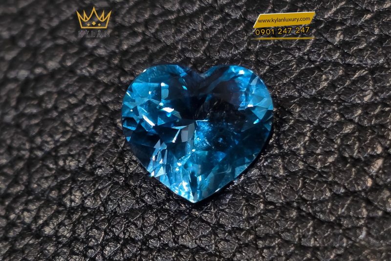 Đá Topaz xanh biển hình trái tim