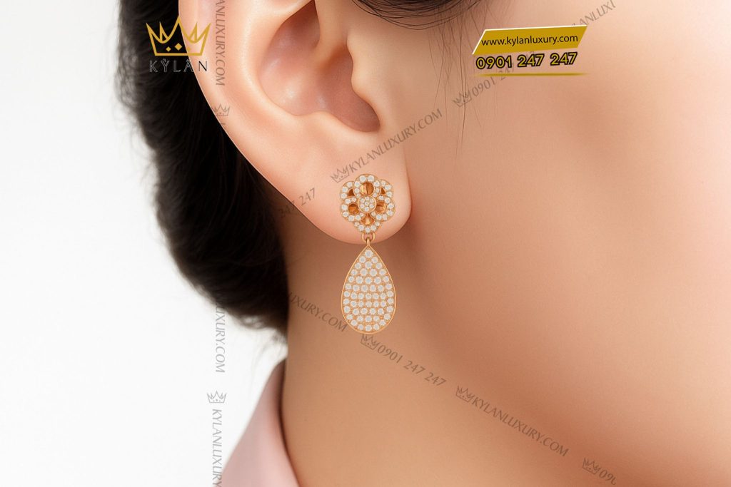 Bông tai Camellia Dewdrop vàng hồng nguyên khối Au750 đính kim cương