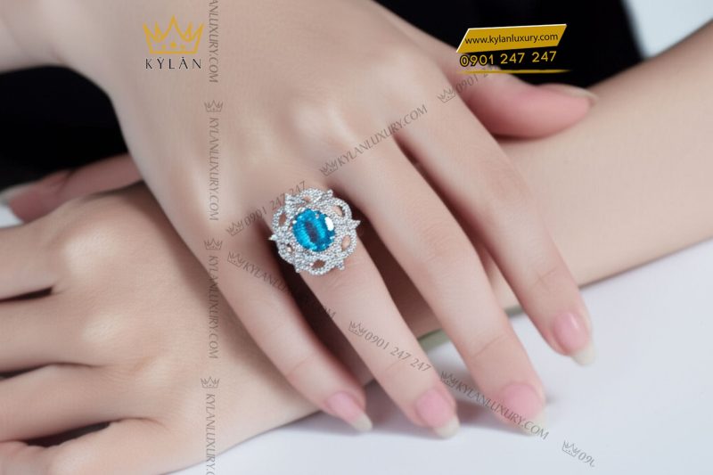 Nhẫn The Serenity vàng trắng nguyên khối Au750 đính kim cương và đá quý