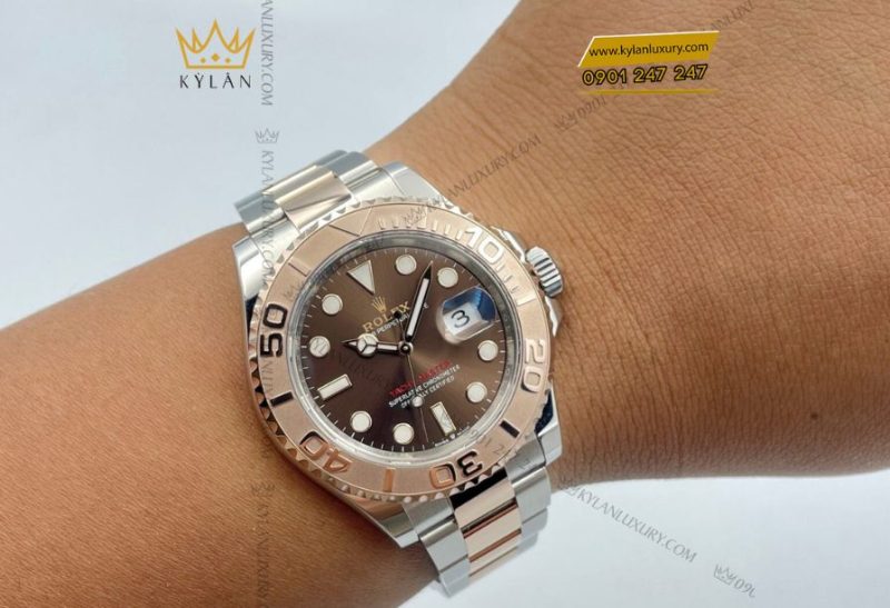 Rolex Yacht-Master 40 Ref. 126621 trang bị bộ máy Calibre 3235, dây tóc xanh Parachrom, chống sốc Paraflex, dự trữ năng lượng 70 giờ, chuẩn Superlative Chronometer