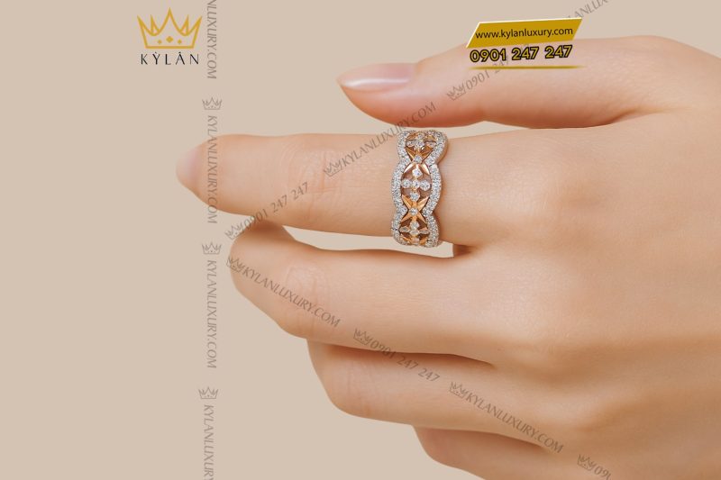 Nhẫn The Floral Grace vàng nguyên khối Au750 đính kim cương