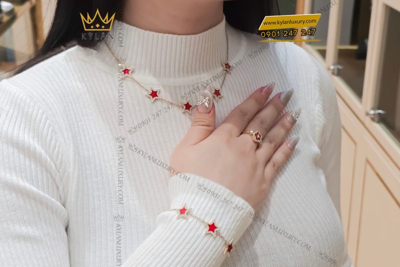 Dây chuyền vàng nguyên khối Au750 đính ngôi sao đỏ viền kim cương