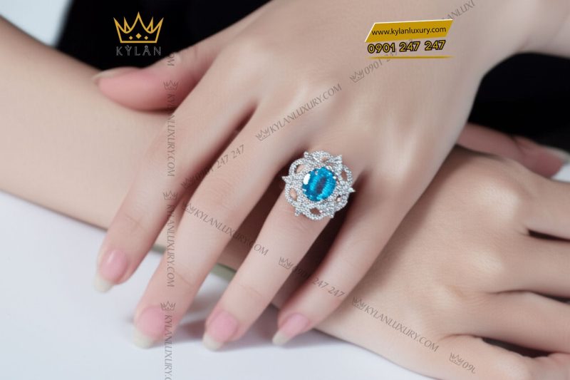 Nhẫn The Serenity vàng trắng nguyên khối Au750 đính kim cương và đá quý
