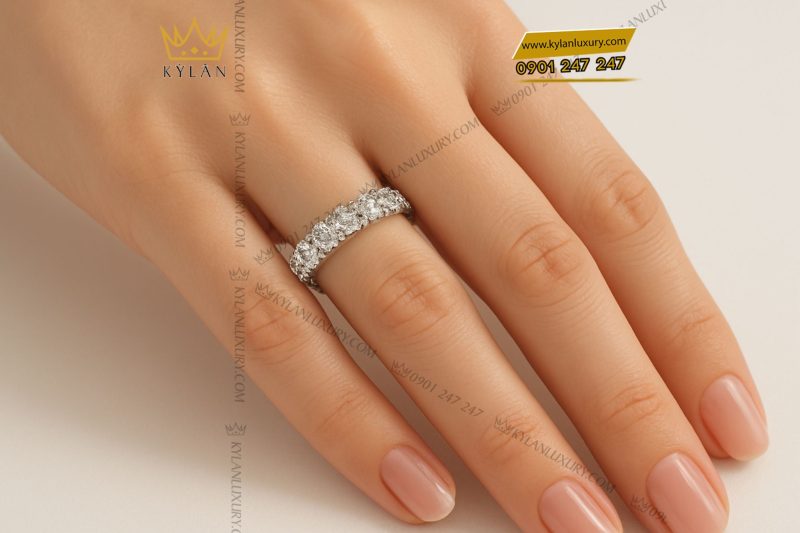 Nhẫn The Apex vàng trắng nguyên khối Au750 đính kim cương