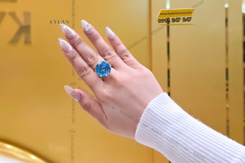 Nhẫn vàng trắng nguyên khối Au750 đính viên chủ đá quý Topaz