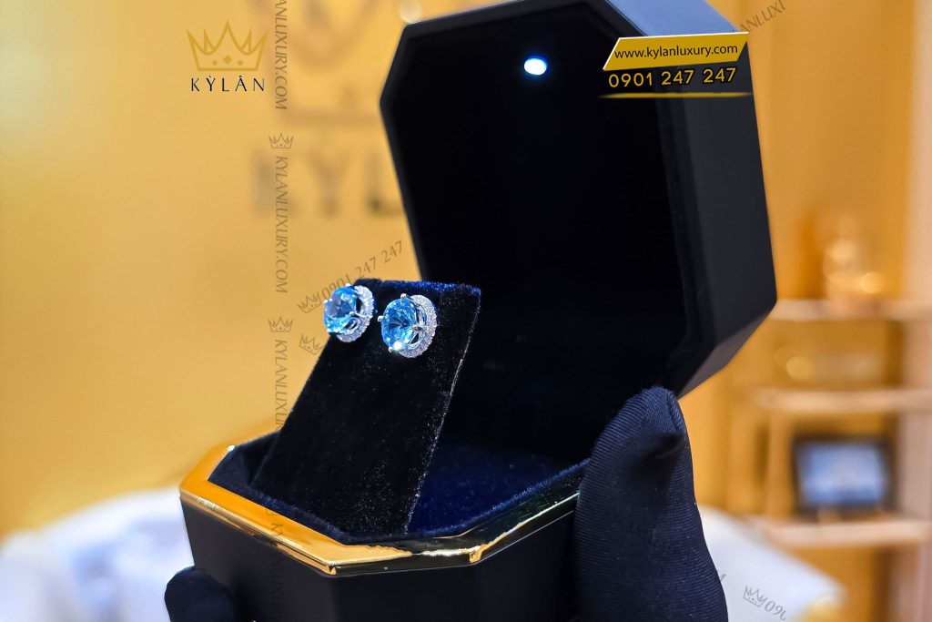 Kỳ Lân Luxury 9 5 Bông tai vàng trắng nguyên khối Au750 đính viên chủ đá quý Topaz