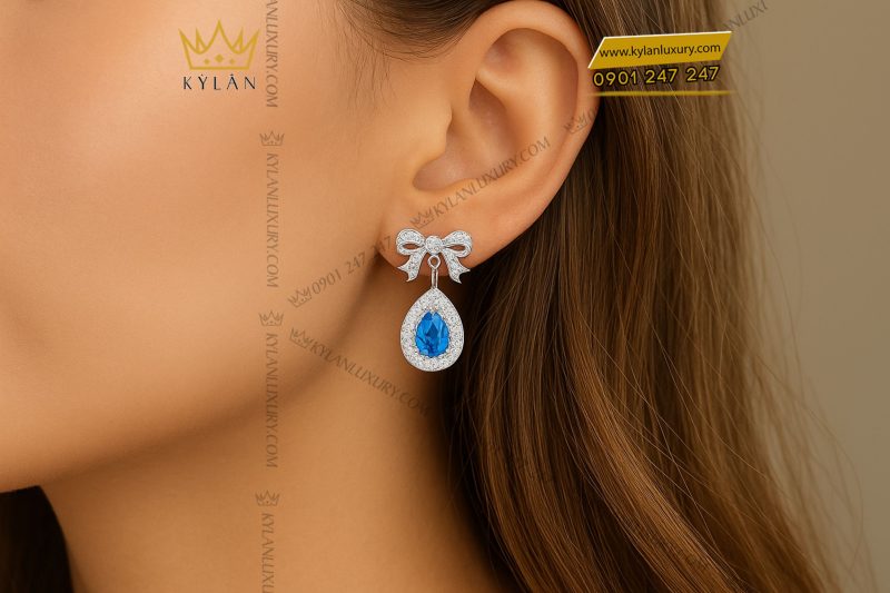 Bông tai vàng trắng Au750 đính kim cương & đá sapphire xanh