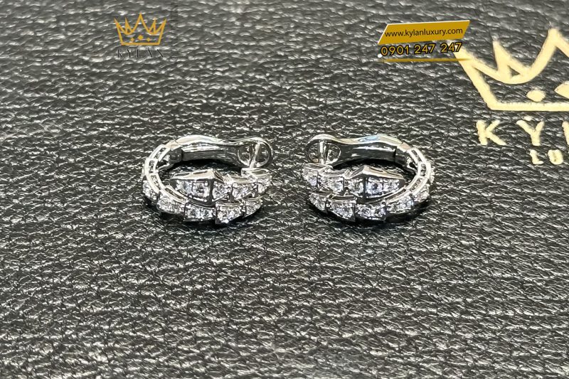 Cặp bông tai rắn vàng trắng nguyên khối Au750 đính kim cương