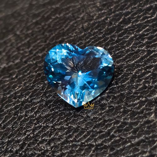 Đá Topaz xanh biển hình trái tim