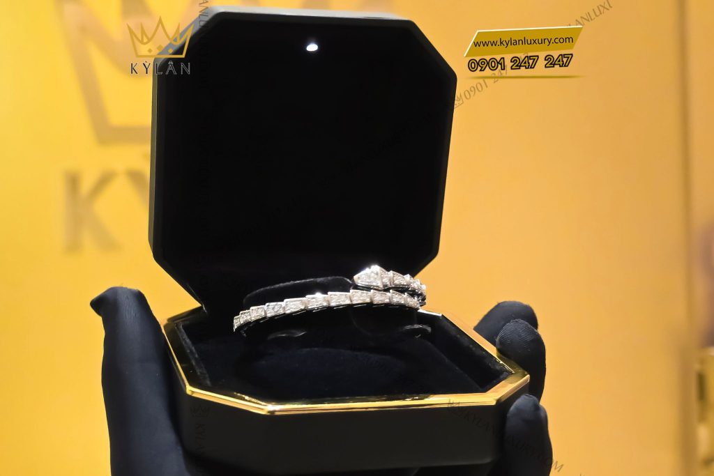 Kỳ Lân Luxury LAC TAY RAN 4 Vòng tay rắn vàng trắng nguyên khối Au750 đính kim cương