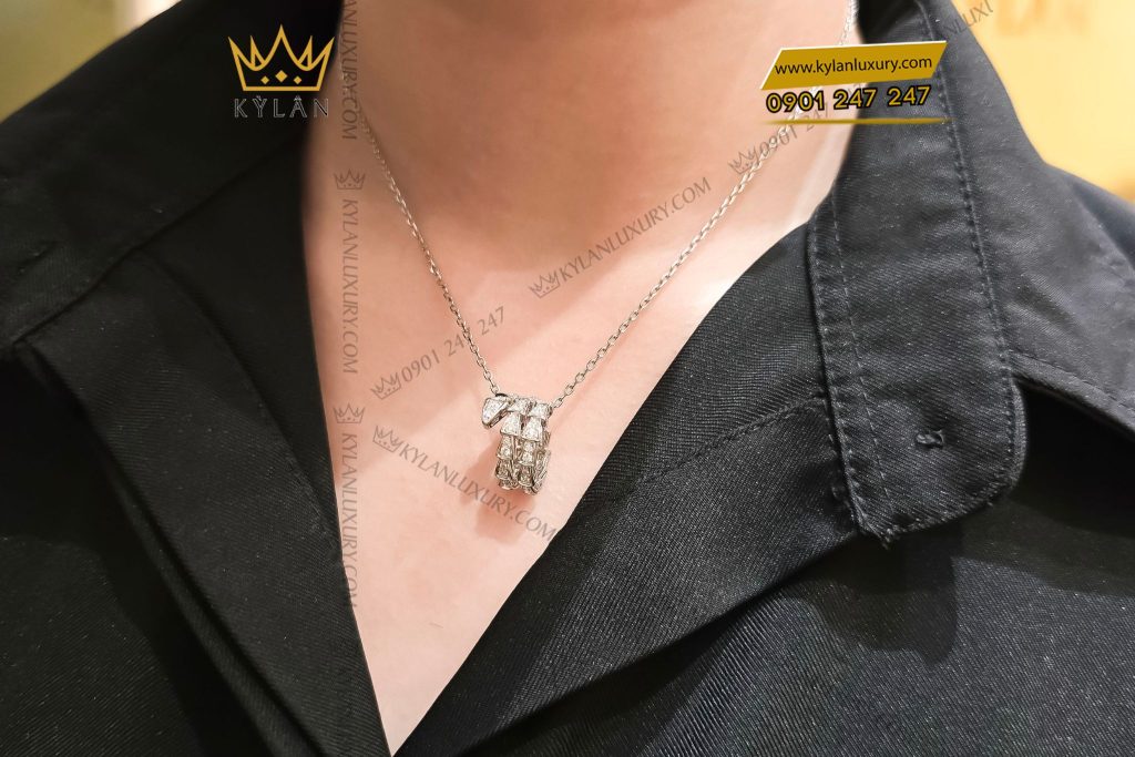Kỳ Lân Luxury MAT DAY CHUYEN 3 Mặt dây chuyền hình rắn vàng trắng nguyên khối Au750 đính kim cương