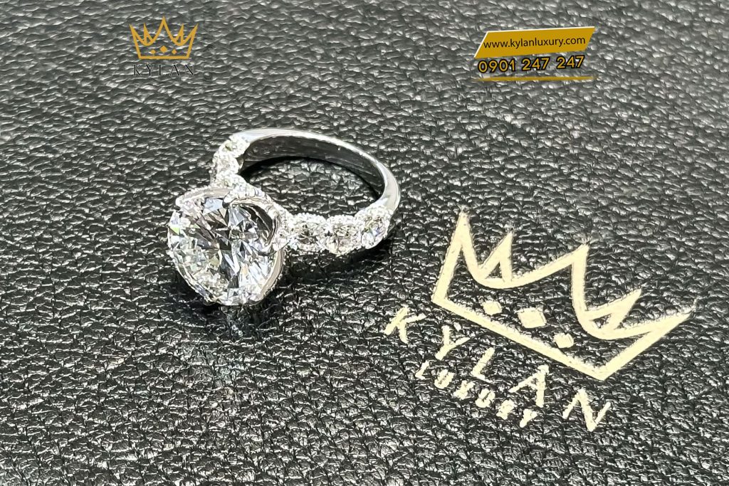 Nhẫn nữ vàng trắng nguyên khối Au750 đính viên chủ 13ly