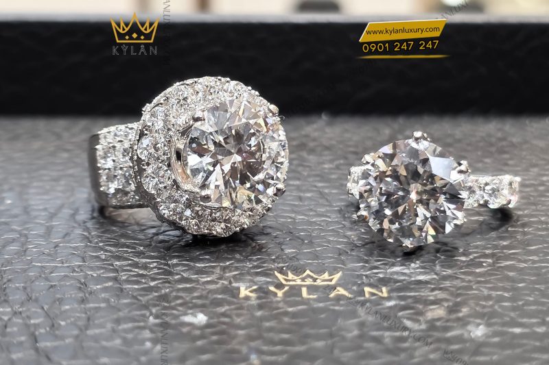 Nhẫn nữ vàng trắng nguyên khối Au750 đính viên chủ 13ly2