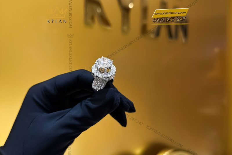 Nhẫn nữ vàng trắng nguyên khối Au750 đính viên chủ 13ly2