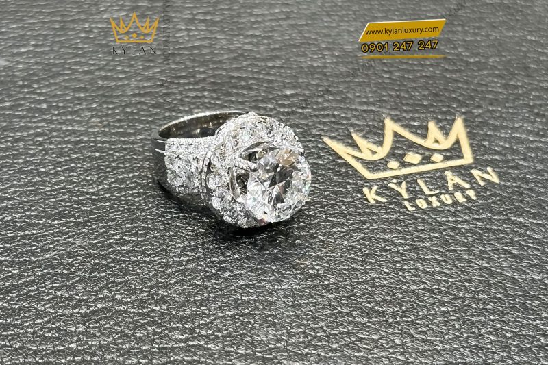 Nhẫn nữ vàng trắng nguyên khối Au750 đính viên chủ 13ly2