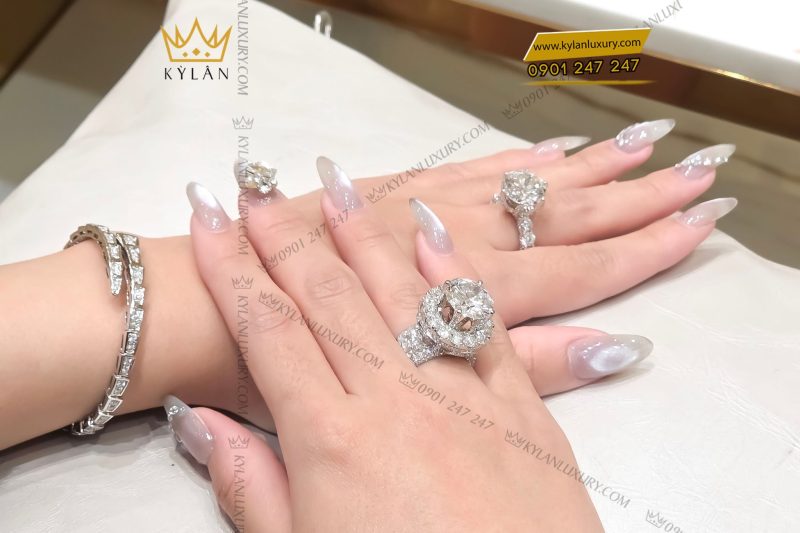 Nhẫn nữ vàng trắng nguyên khối Au750 đính viên chủ 13ly2