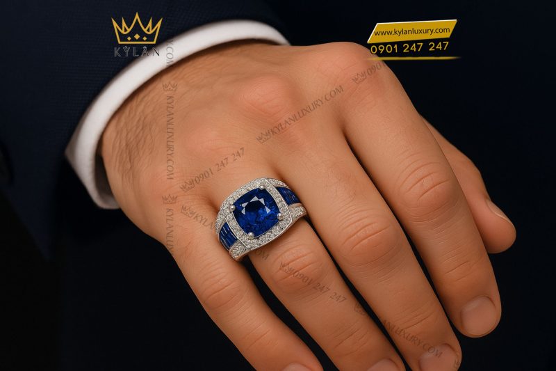 Nhẫn Royal Blue vàng trắng nguyên khối Au750 đính đá quý