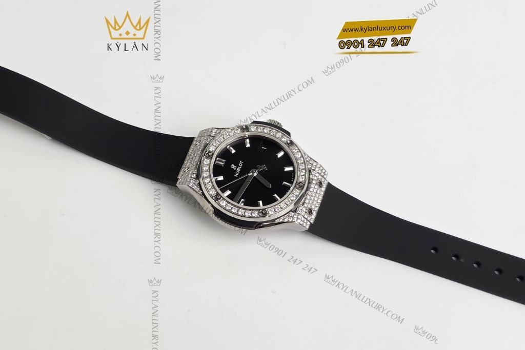 Kỳ Lân Luxury dong ho hublot classic fusion titanium pave 33 2 Đồng hồ Hublot Classic Fusion Titanium Pavé 33mm vành kim cương
