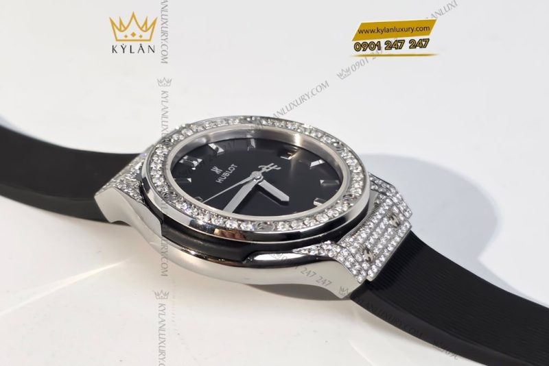 Đồng hồ Hublot Classic Fusion Titanium Pavé 33mm vành kim cương