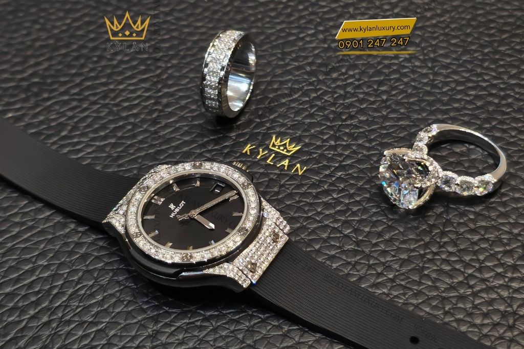 Kỳ Lân Luxury dong ho hublot classic fusion titanium pave 33 5 Đồng hồ Hublot Classic Fusion Titanium Pavé 33mm vành kim cương